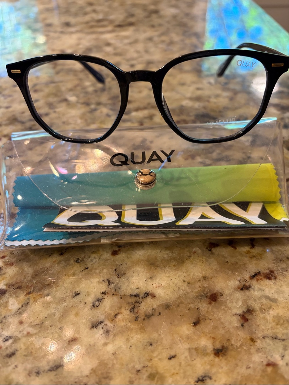 Quay Australia Round Blue Light Optical Glasses with Clear Case